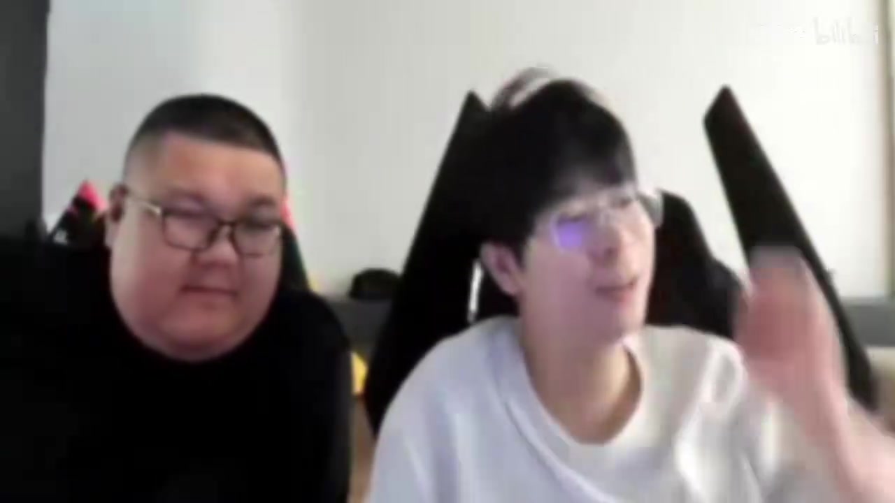 QingTian：zhuo哥是被教练压力的不想打了，战马想把zhuo哥毁了